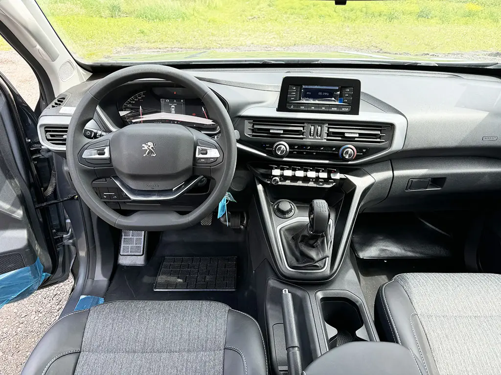 Peugeot Landtrek DC 4x4 Double Cab Pick-up 10