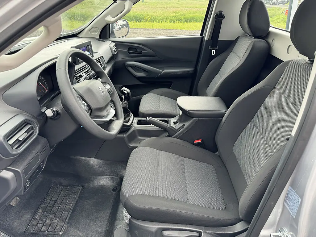 Peugeot Landtrek SC 4x2 Single Cab Pick-up 9