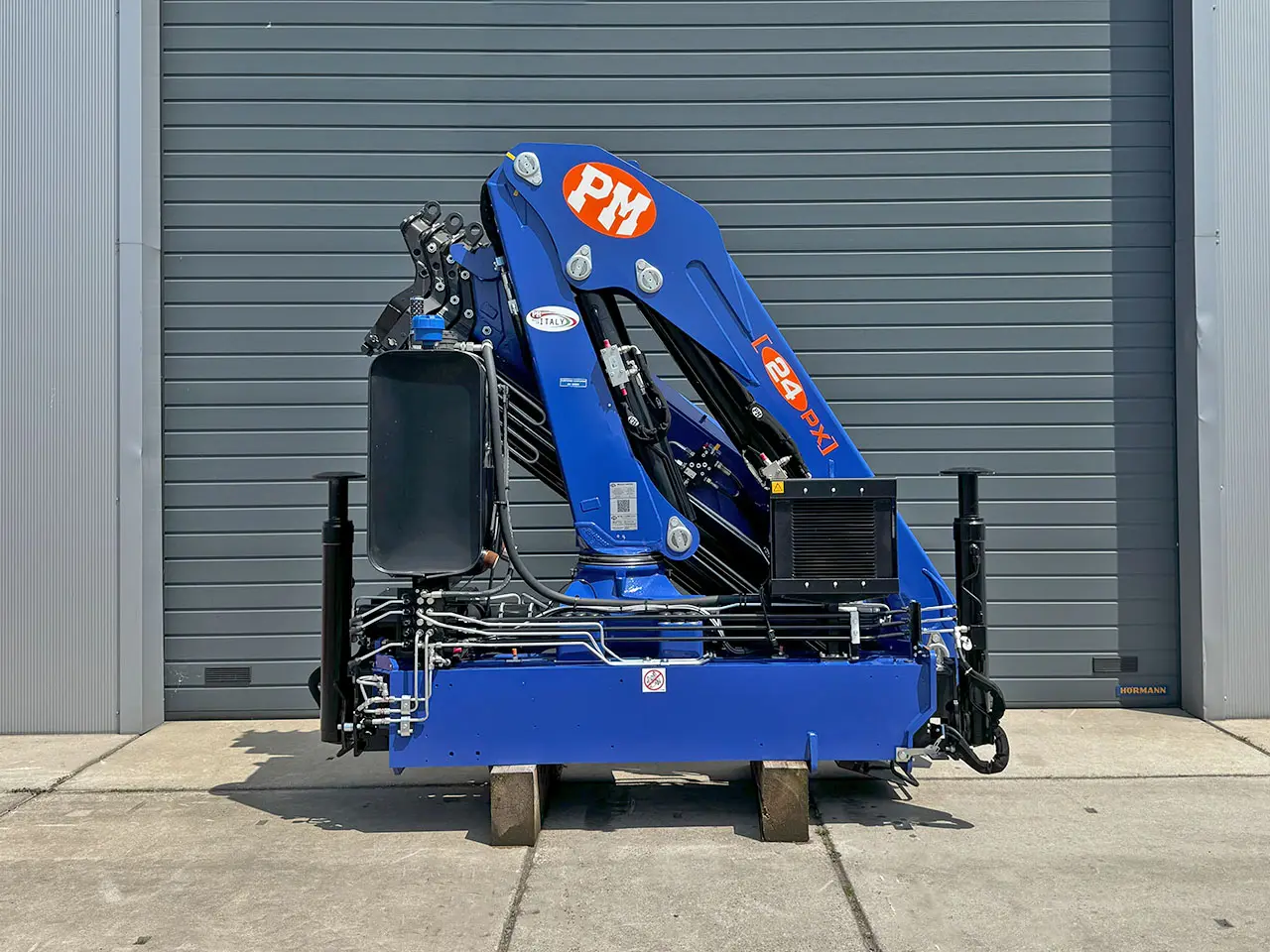 PM 24024PX Truck Crane 2