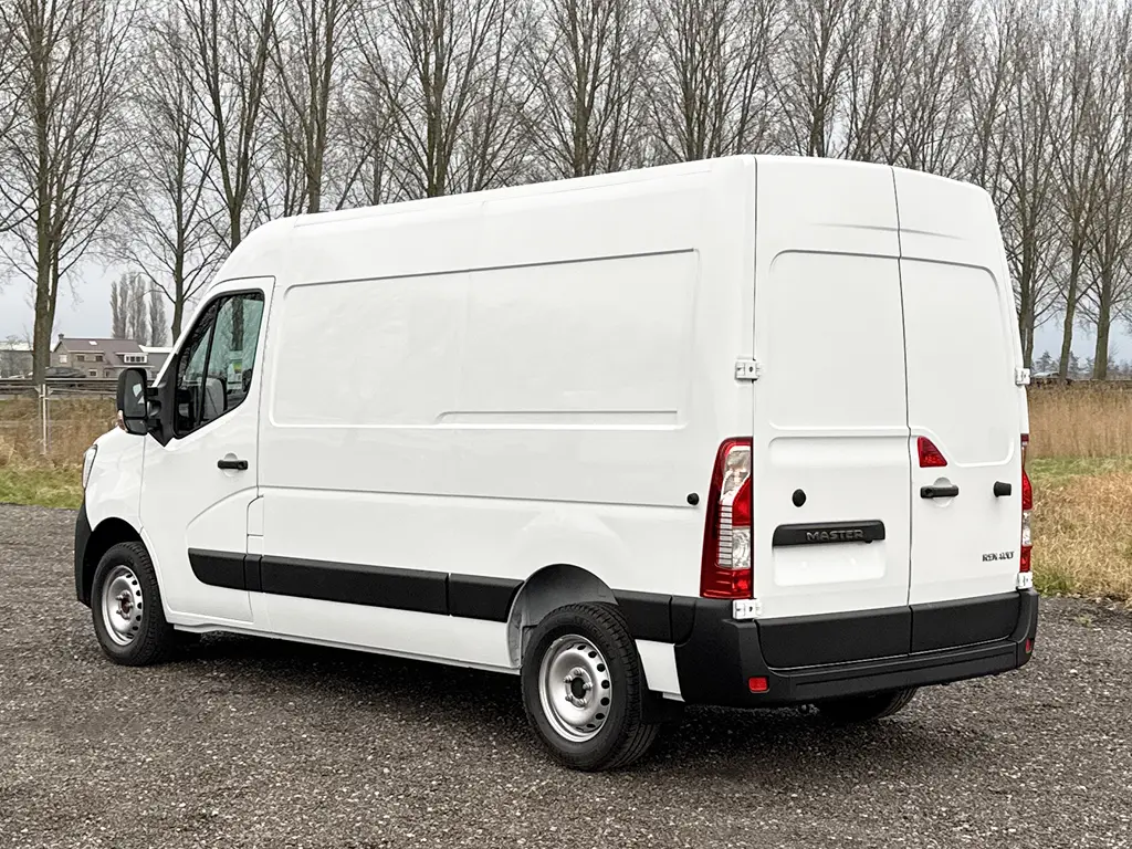 Renault Master L2H2 4x2 Closed Van 2