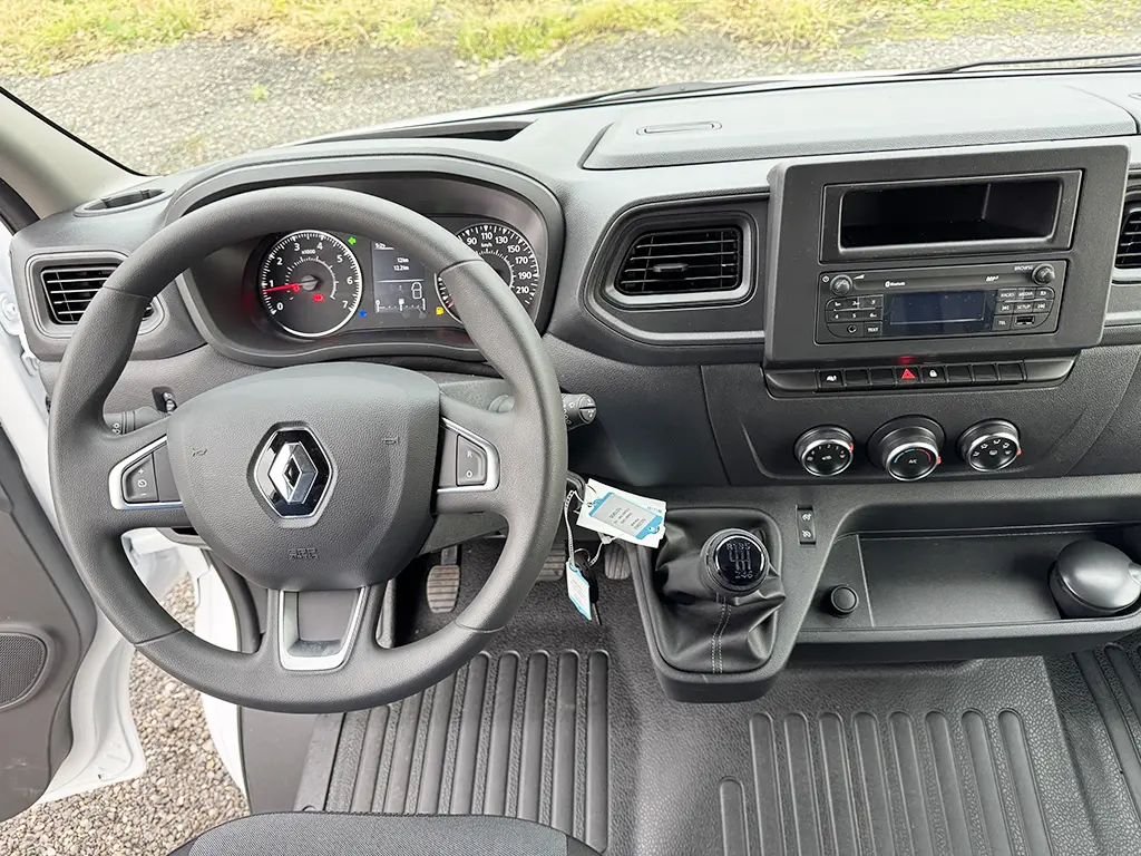 Renault Master L2H2 4x2 Closed Van 10