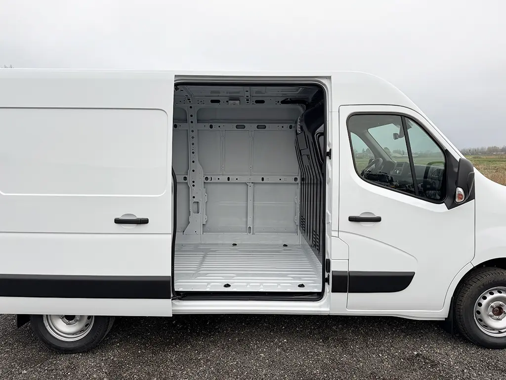 Renault Master L2H2 4x2 Closed Van 12