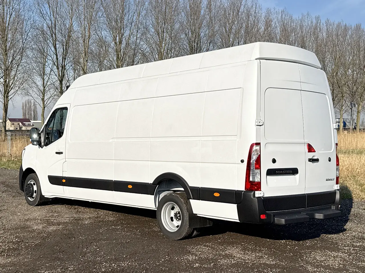 Renault Master L4H3 4x2 Closed Van 2