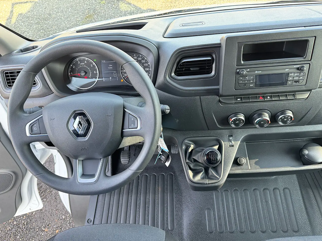 Renault Master L4H3 4x2 Closed Van 10