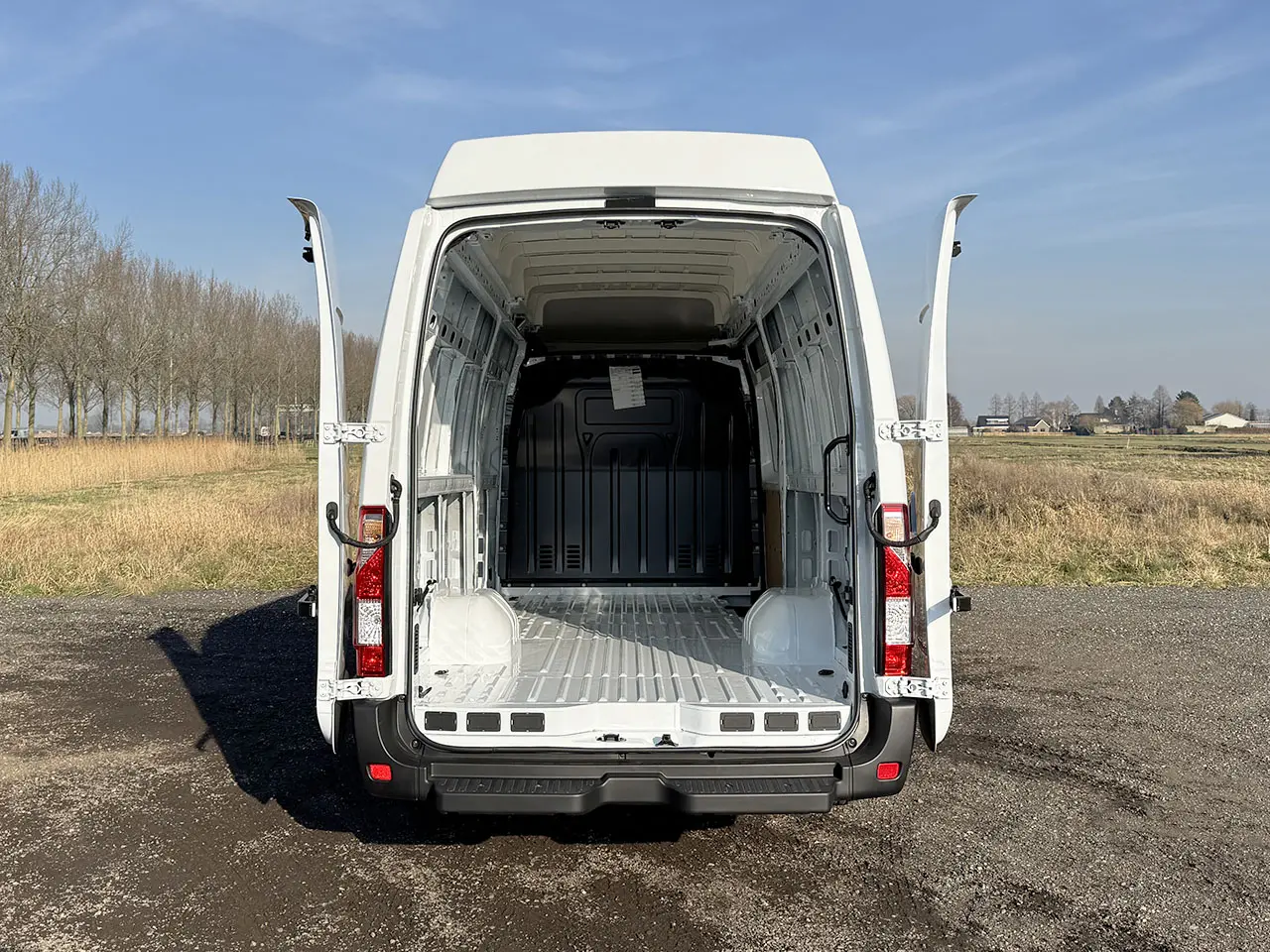 Renault Master L4H3 4x2 Closed Van 12