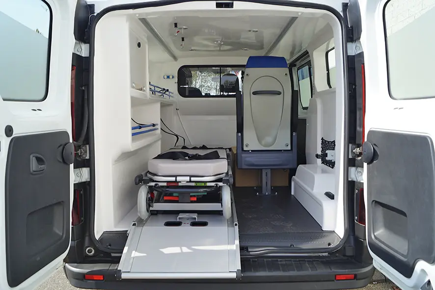 Renault Trafic dCi 120 L1H1 Ambulance Van 4x2 8