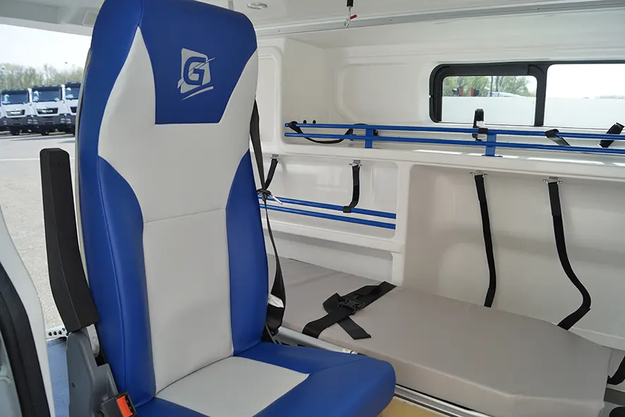 Renault Trafic dCi 120 L1H1 Ambulance Van 4x2 10
