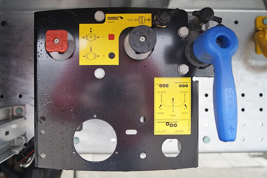 Schmitz Cargobull SCS 24/L 3-Essieux Semi-remorque bachée 9