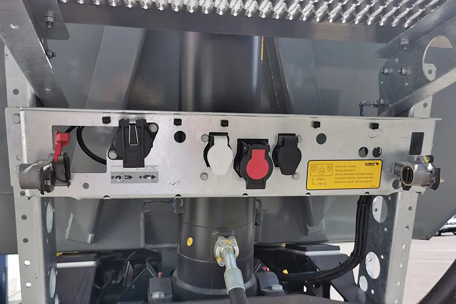 Schmitz Cargobull SKI 24 4-Axle Tipper Trailer 7