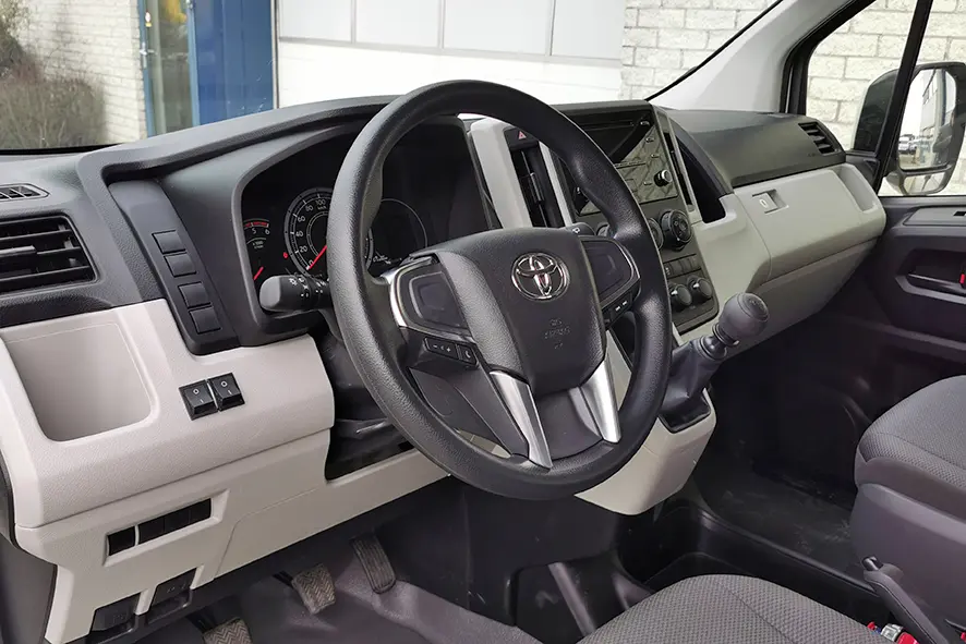 Toyota Hiace GL High Roof Mini bus 4x4 3