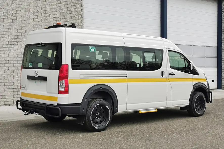 Toyota Hiace GL High Roof Mini bus 4x4 6