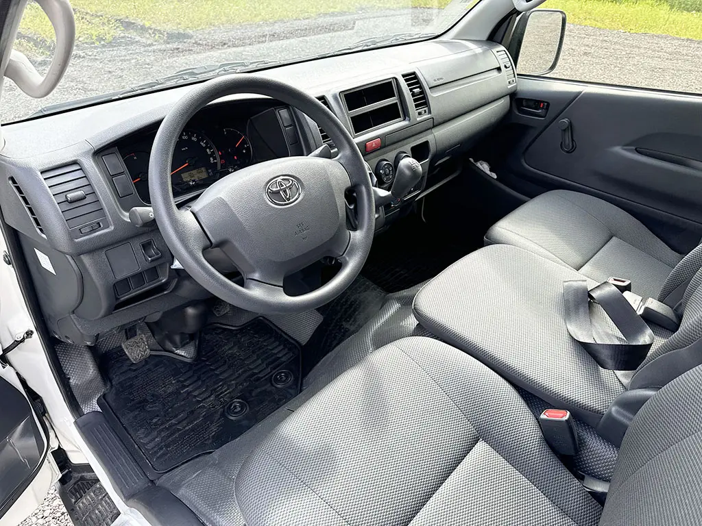 Toyota Hiace Standard 4x2 Mini Bus