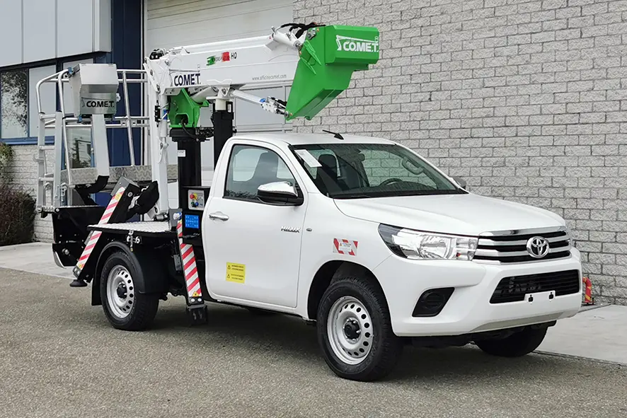 Toyota Hilux 2.4 DLX 4x4 Aerial Platform
