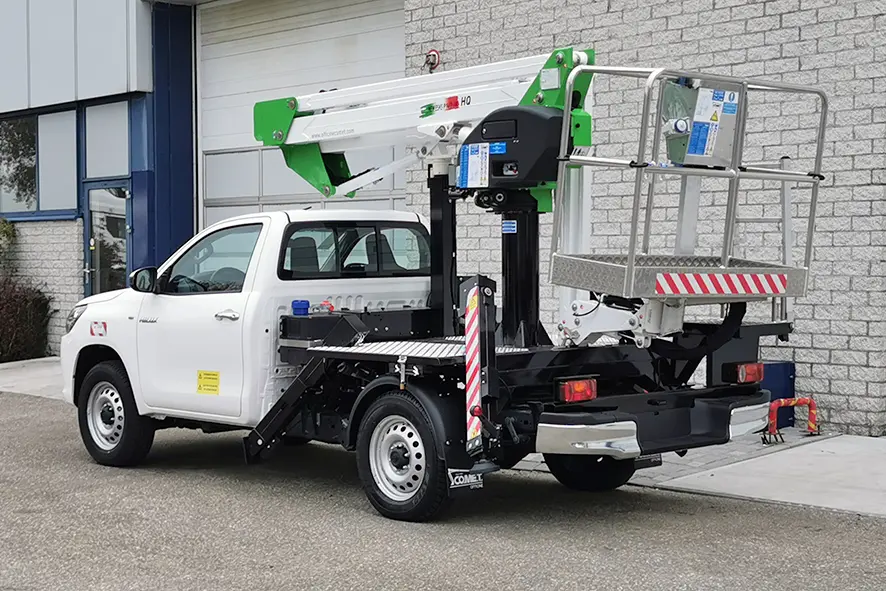 Toyota Hilux 2.4 DLX 4x4 Aerial Platform