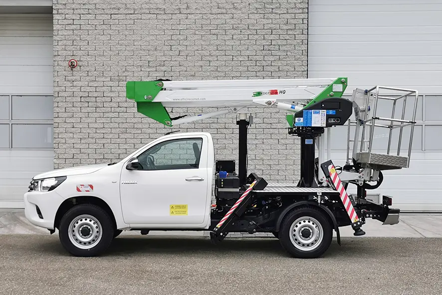 Toyota Hilux 2.4 DLX 4x4 Aerial Platform 4