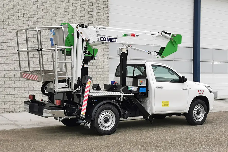 Toyota Hilux 2.4 DLX 4x4 Aerial Platform 5