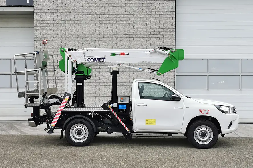 Toyota Hilux 2.4 DLX 4x4 Aerial Platform 6