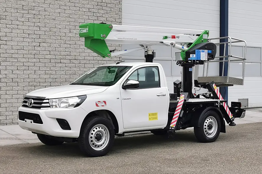 Toyota Hilux 2.4 DLX 4x4 Aerial Platform 7