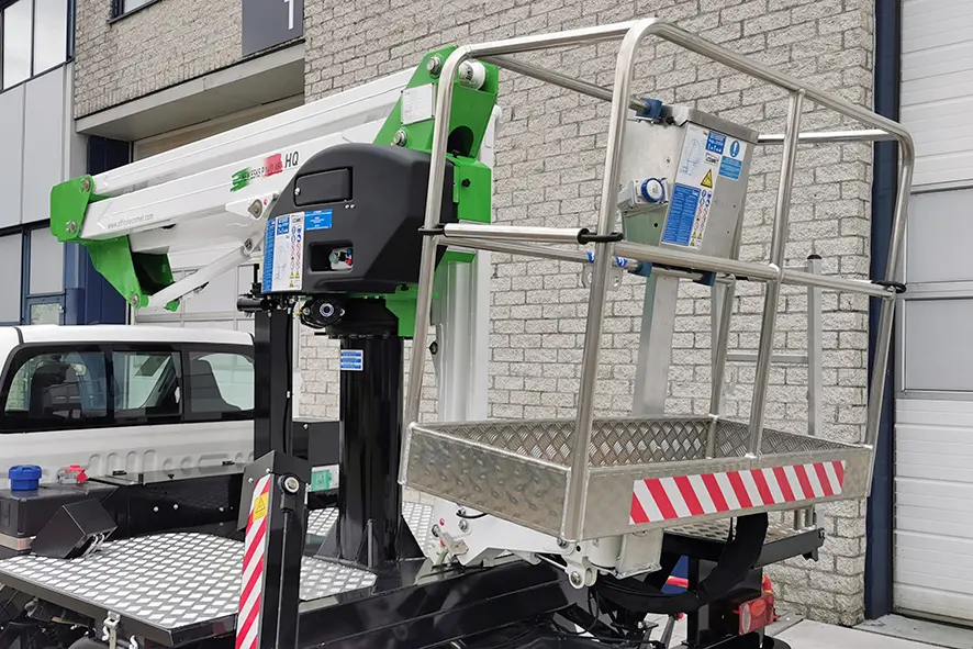 Toyota Hilux 2.4 DLX Aerial Platform 4x4 11