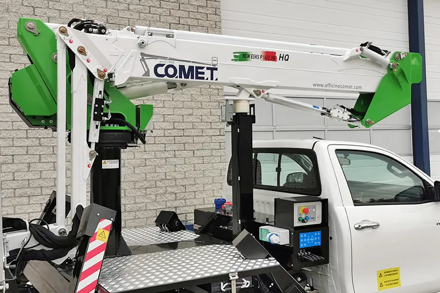 Toyota Hilux 2.4 DLX Aerial Platform 4x4 15
