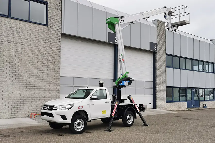 Toyota Hilux 2.4 DLX Aerial Platform 4x4 17