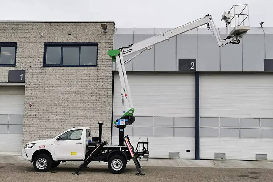 Toyota Hilux 2.4 DLX Aerial Platform 4x4 18