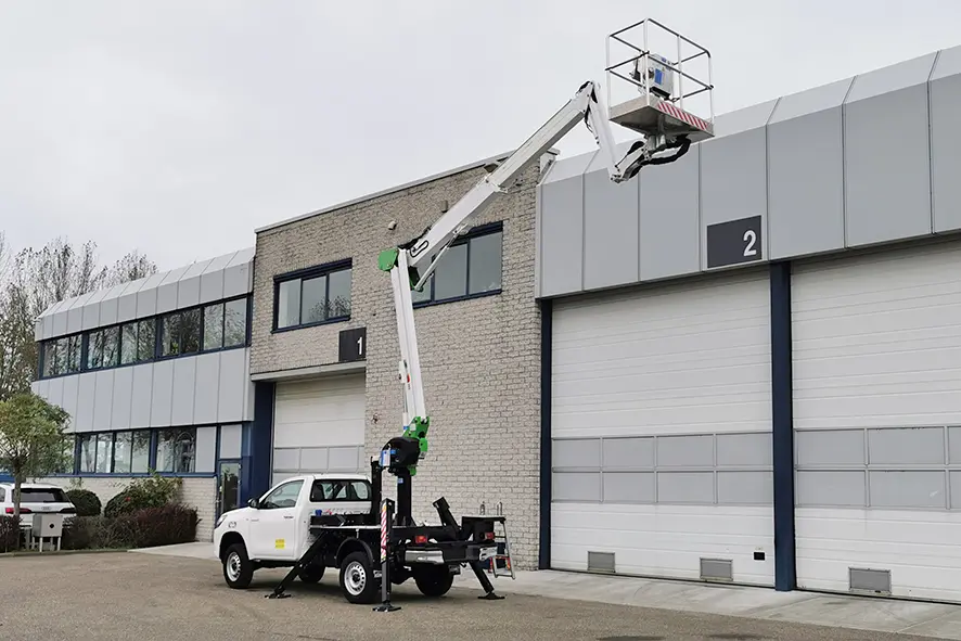 Toyota Hilux 2.4 DLX Aerial Platform 4x4 19