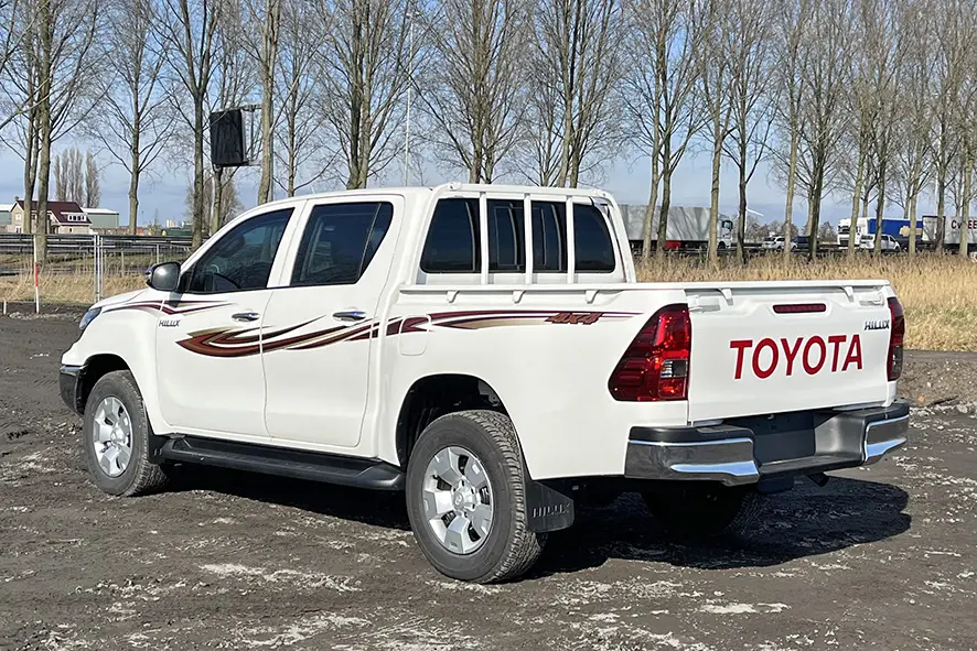 Toyota Hilux 2.4 GL 4x4 Armored 2