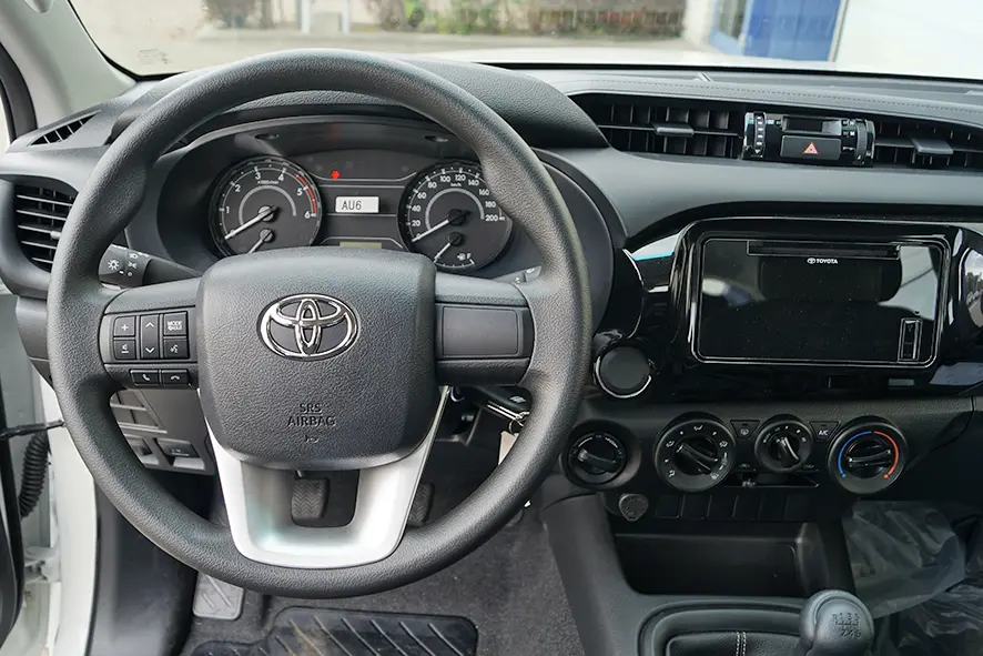 Toyota Hilux 2.4 GL 4x4 Double Cab Pick-up 8