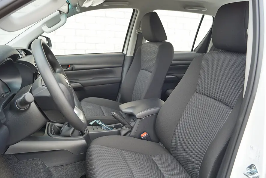 Toyota Hilux 2.4 GL 4x4 Double Cab Pick-up 9