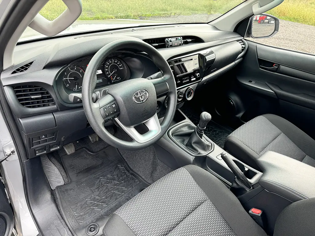 Toyota Hilux 2.4 GL Double Cab Pick-up 4x4 3