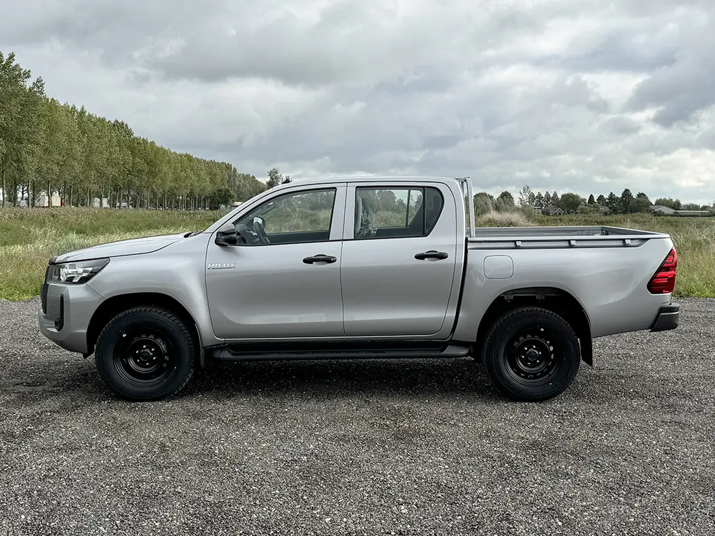 Toyota Hilux 2.4 GL 4x4 Double Cab Pick-up 4