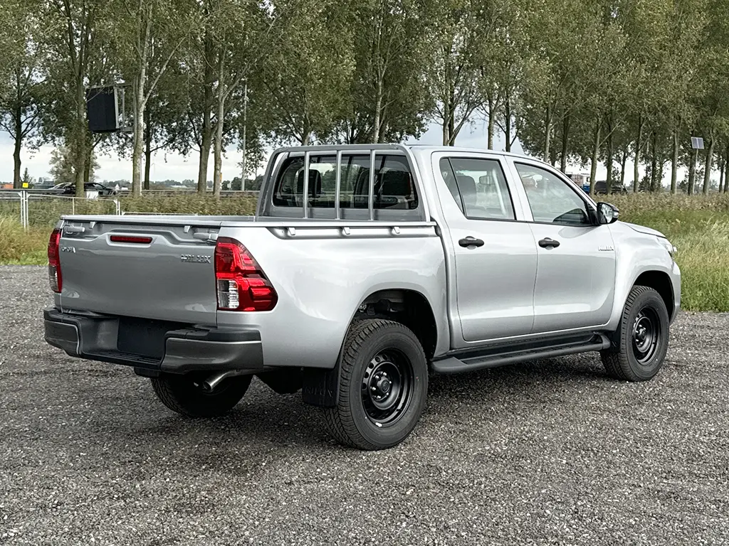 Toyota Hilux 2.4 GL Double Cab Pick-up 4x4 5