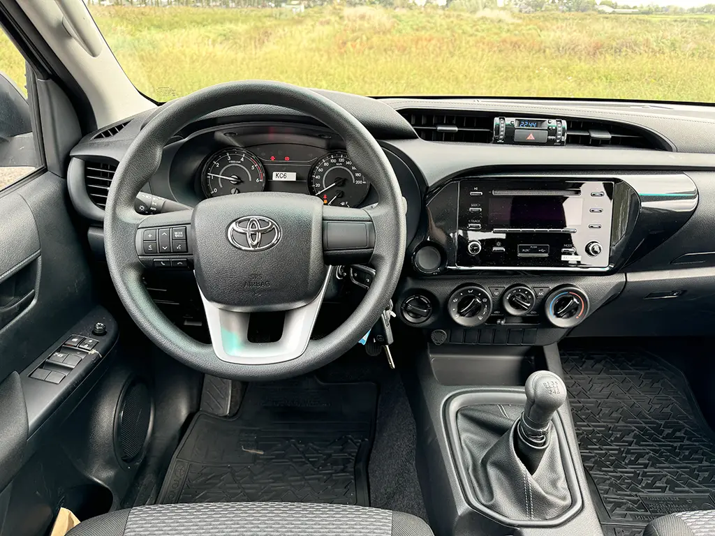 Toyota Hilux 2.4 GL Double Cab Pick-up 4x4 9