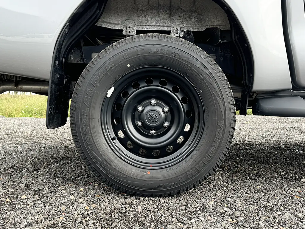 Toyota Hilux 2.4 GL 4x4 Double Cab Pick-up 13