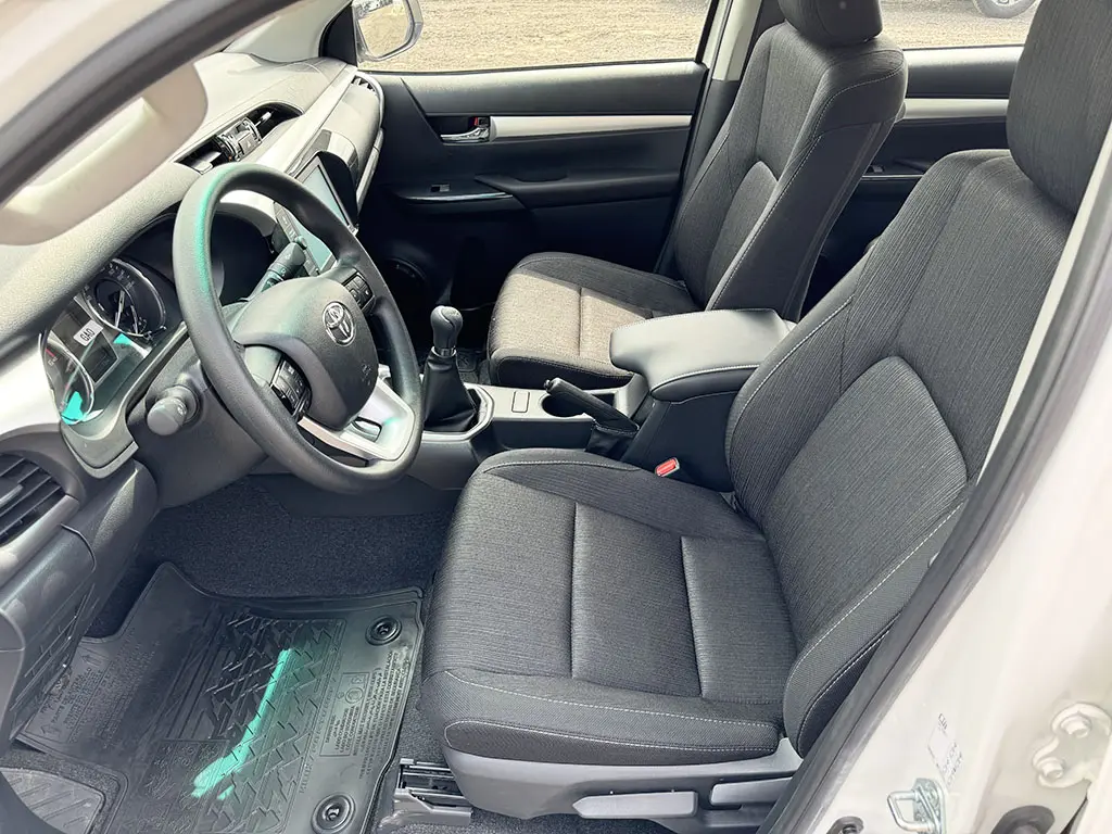 Toyota HiLux 2.4 GLX 4x4 Double Cab Pick-up 9