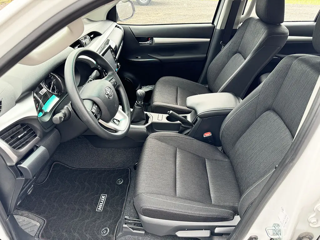 Toyota HiLux 2.4 GLX SR5 4x4 Double Cab Pick-up 10