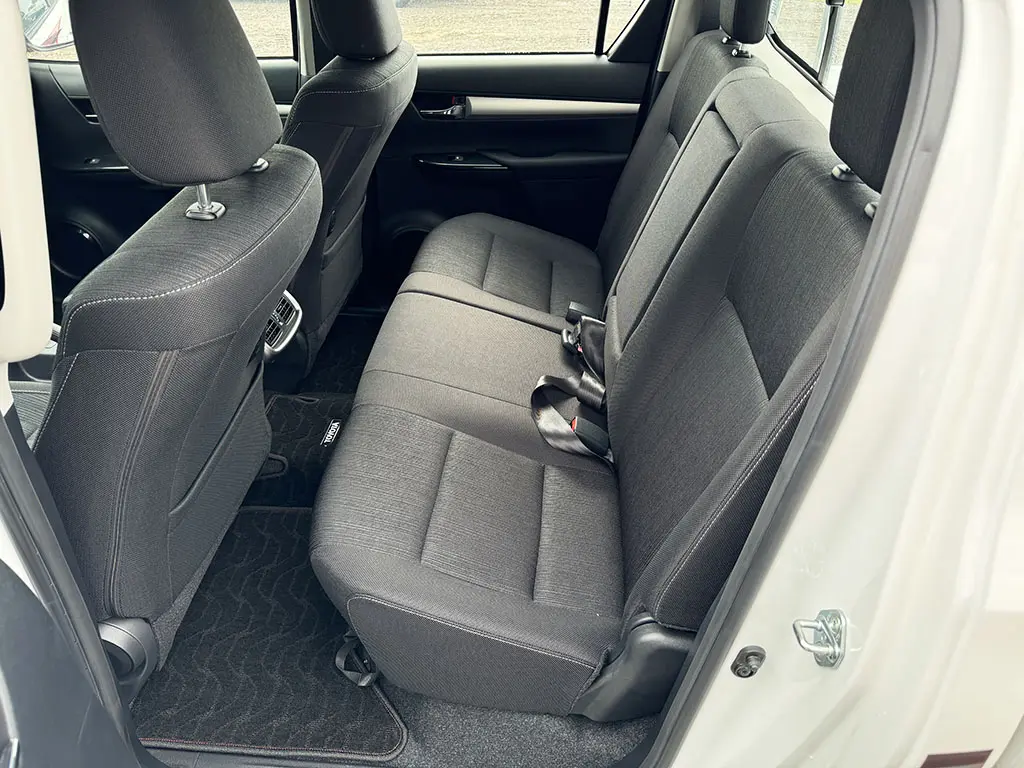 Toyota HiLux 2.4 GLX SR5 Double Cab Pick-up 4x4 11