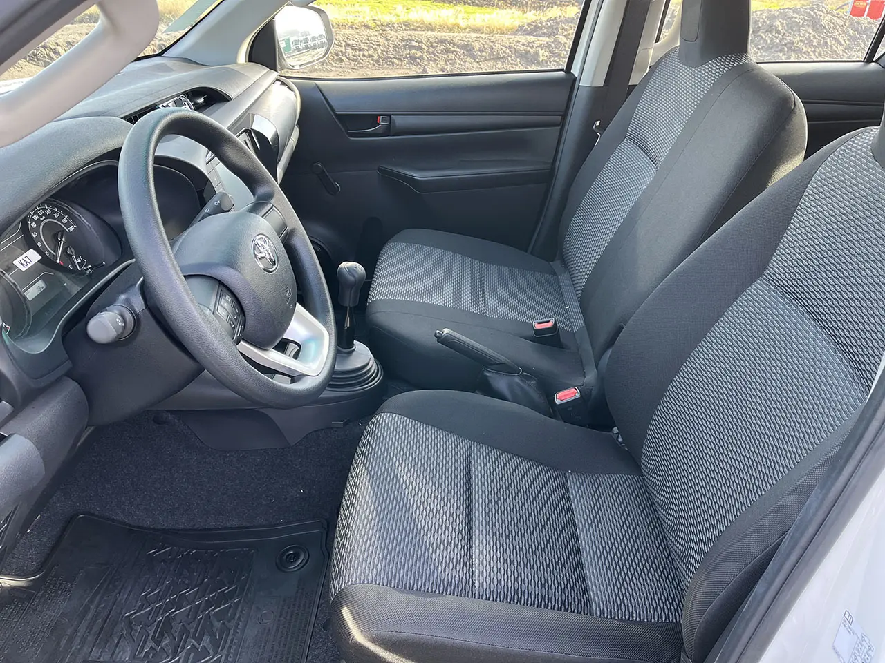 Toyota Hilux 2.4D Double Cab Pick-up 4x4 8