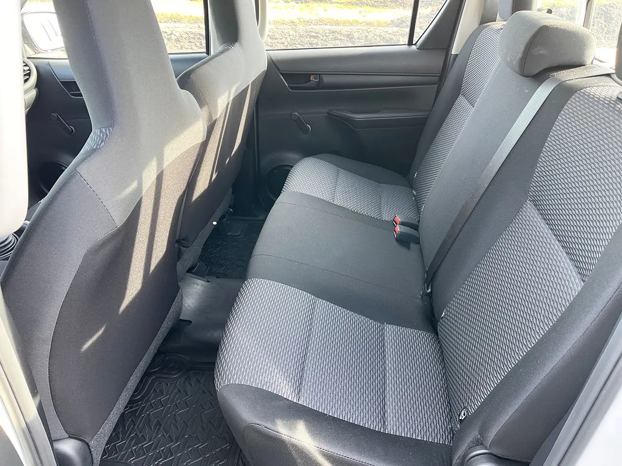 Toyota Hilux 2.4D Double Cab Pick-up 4x4 10