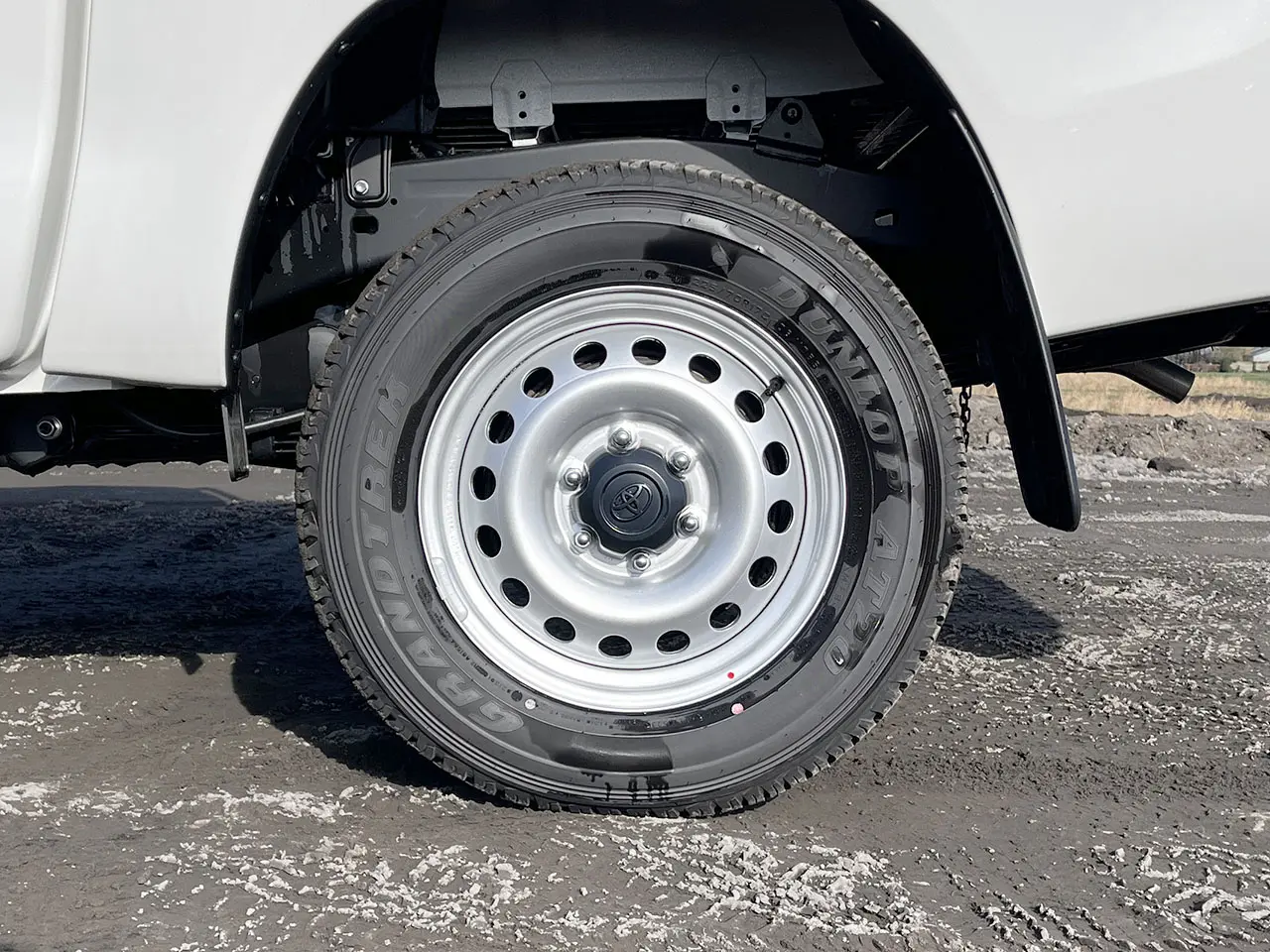 Toyota Hilux 2.4D 4x4 Double Cab Pick-up 13