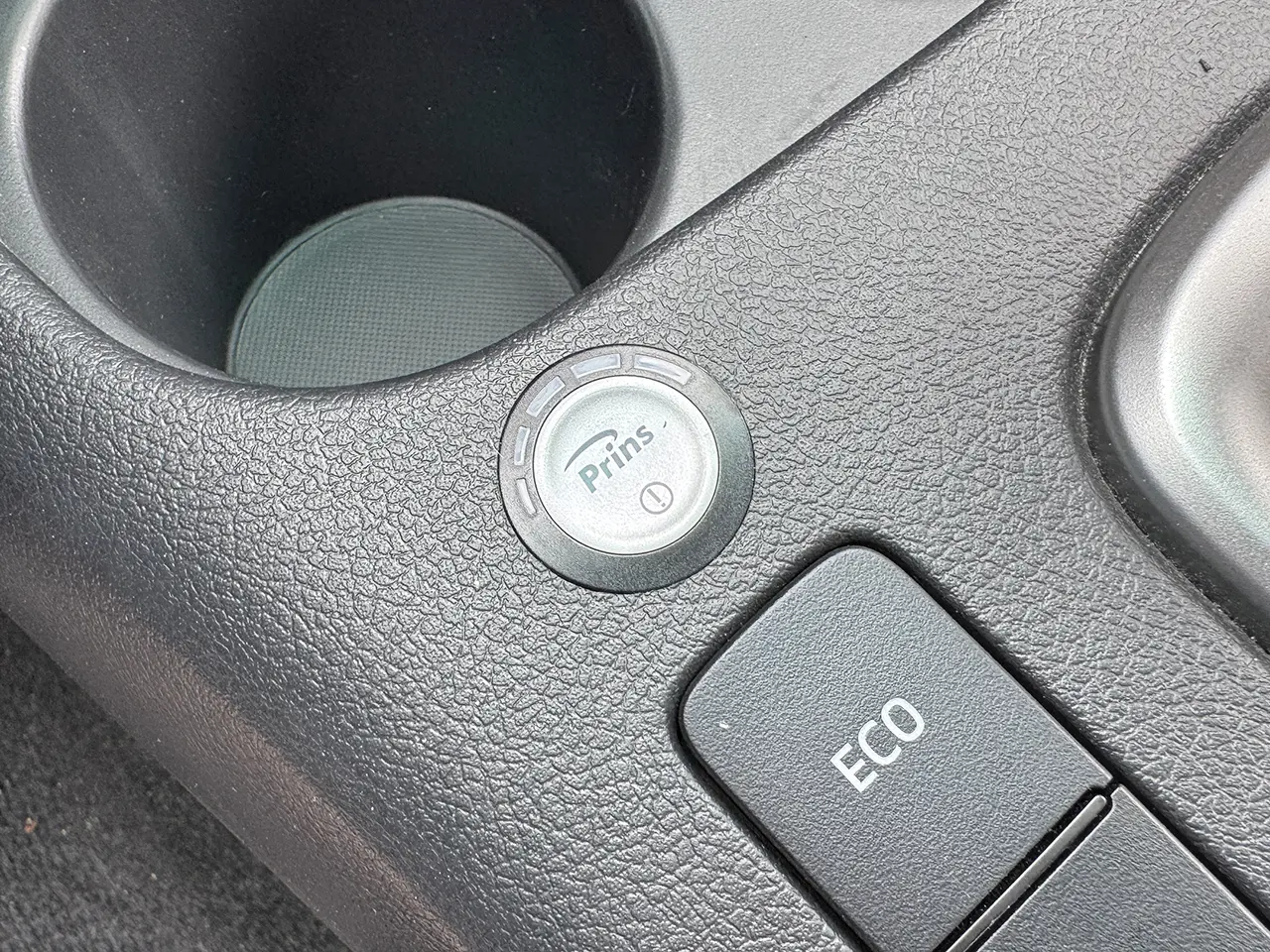 Toyota Hilux 2.7 LPG Double Cab Pick-up 4x4 12