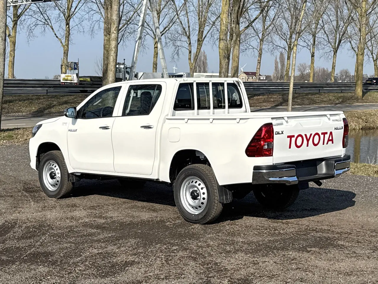 Toyota Hilux DLX Double Cab Pick-up 4x4 2