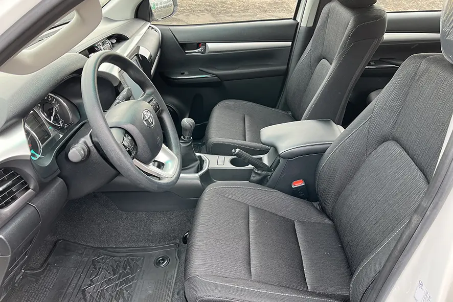 Toyota Hilux GLX T.DSL 4x4 Double Cab Pick-up 9