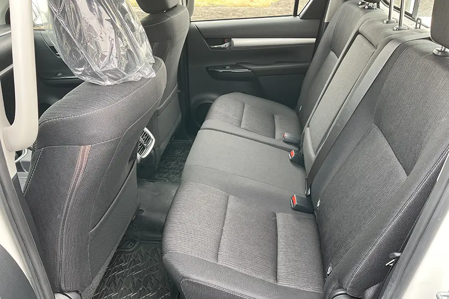 Toyota Hilux GLX T.DSL Double Cab Pick-up 4x4 10