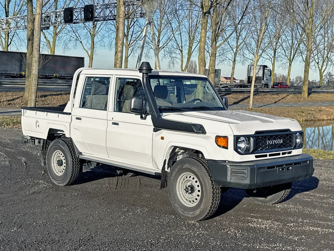 Toyota Land Cruiser GDJ79 4x4 Double Cab Pick-up