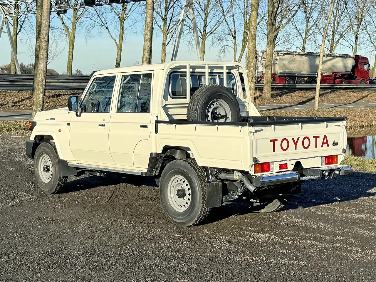 Toyota Land Cruiser GDJ79 Double Cab Pick-up 4x4