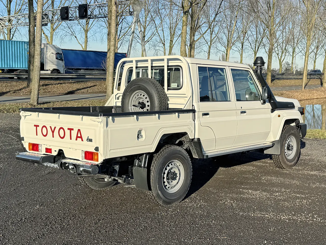 Toyota Land Cruiser GDJ79 4x4 Double Cab Pick-up 6