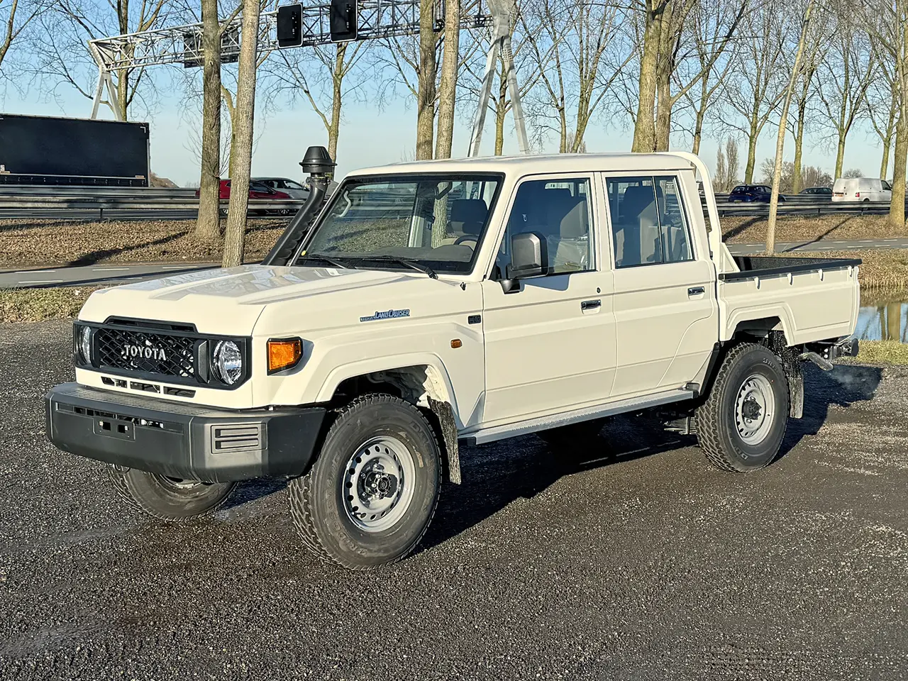 Toyota Land Cruiser GDJ79 Double Cab Pick-up 4x4 8