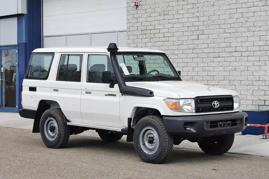 Toyota Land Cruiser HZJ76 4x4 Sports Utility Vehicle (SUV)